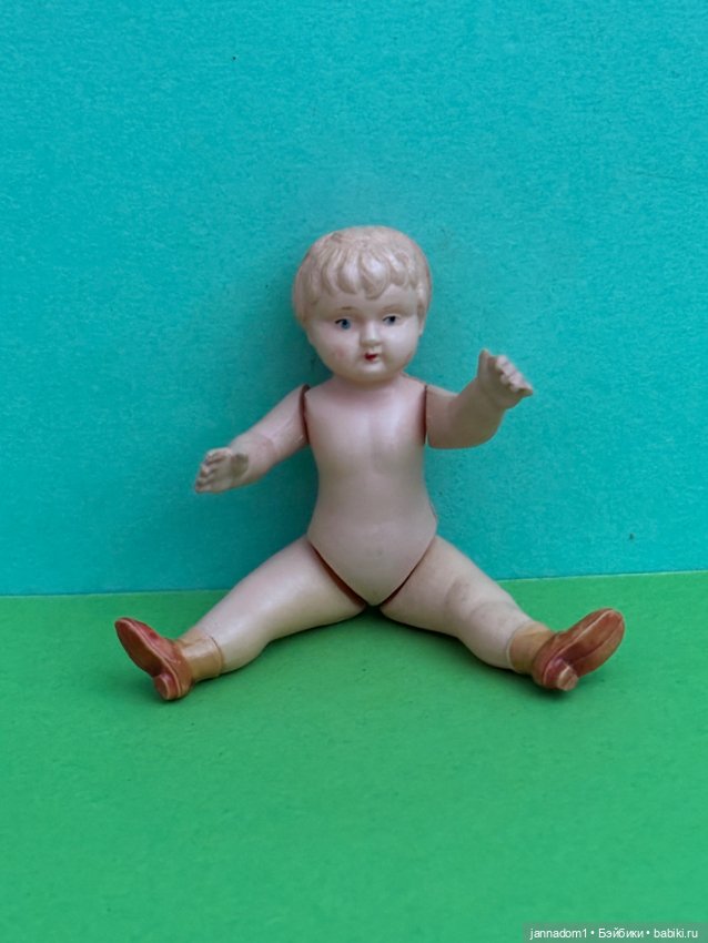 Целлулоидная куколка Minerva с рельефными волосами, высота 9 см (фото 6)