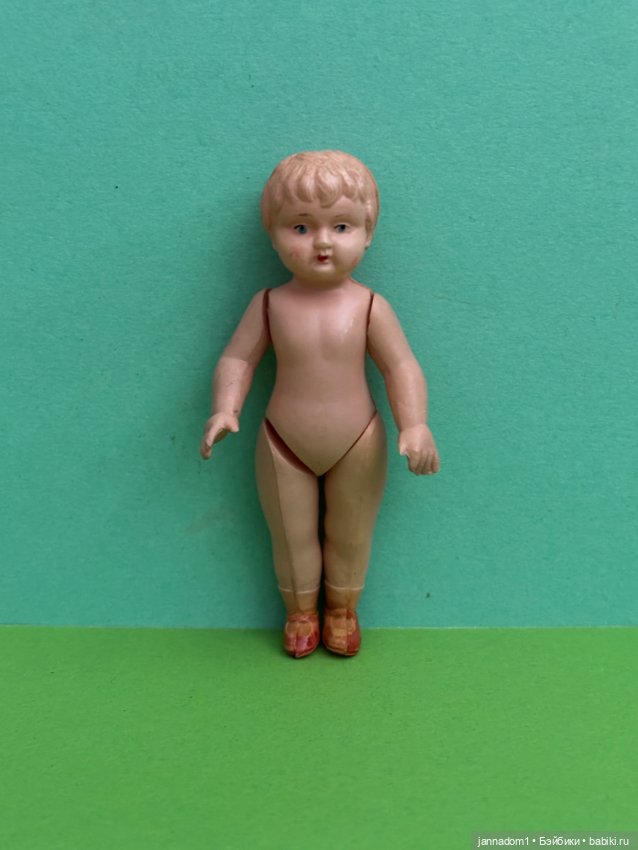Целлулоидная куколка Minerva с рельефными волосами, высота 9 см