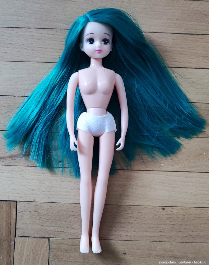 Ликка с бирюзовыми волосами