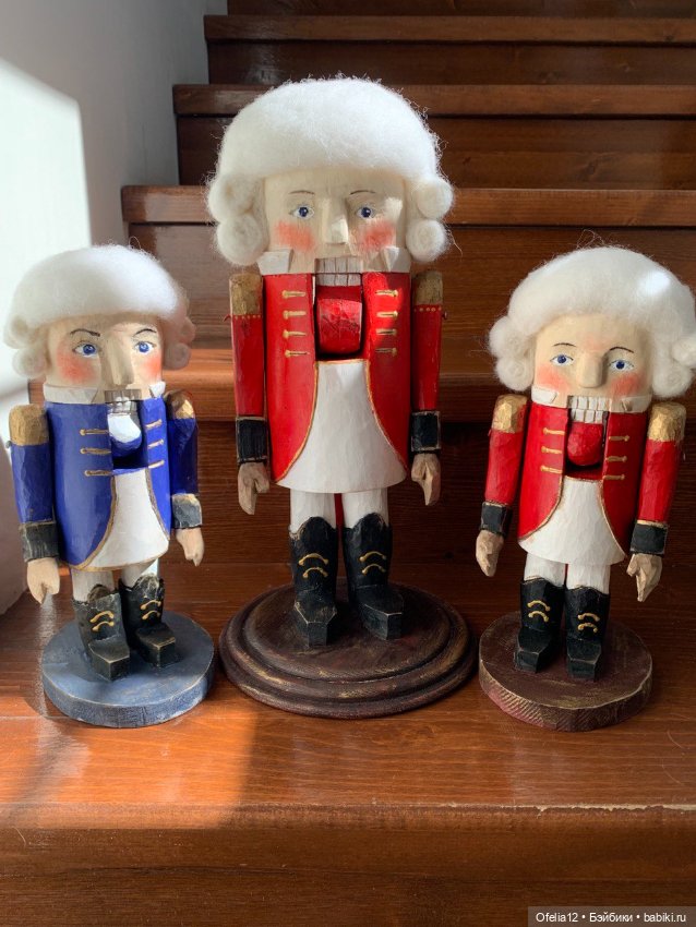 Деревянный Щелкунчик в парике (фото 4)