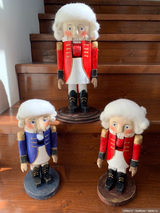 Деревянный Щелкунчик в парике (фото 5)
