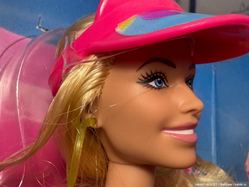 Барби Марго Робби на роликах по фильму "Барби" (фото 5)