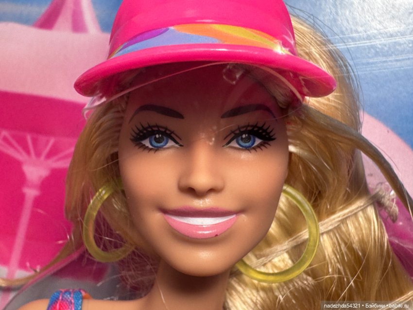 Барби Марго Робби на роликах по фильму "Барби" (фото 3)