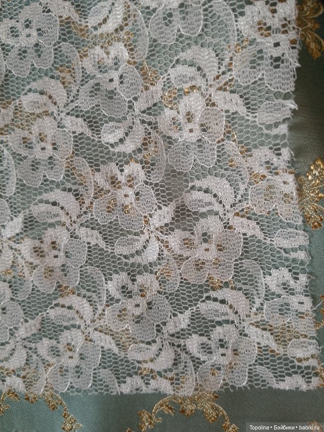 Четыре куска кружевного полотна