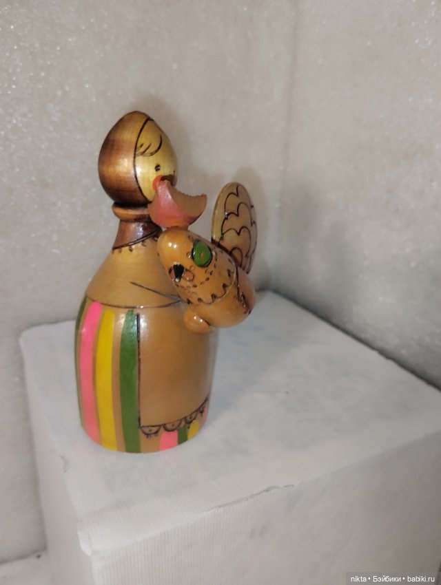 Игрушка, сувенир СССР Девушка с петухом (фото 2)