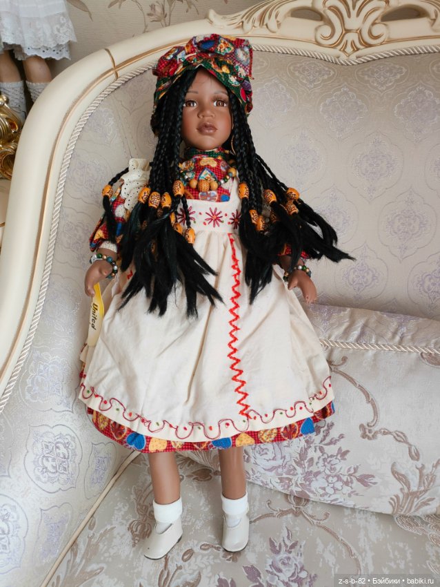 Очень красивая этническая кукла