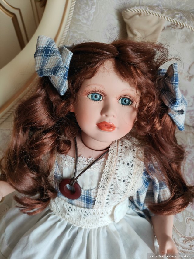 Очень яркая и красивая кукла (фото 5)