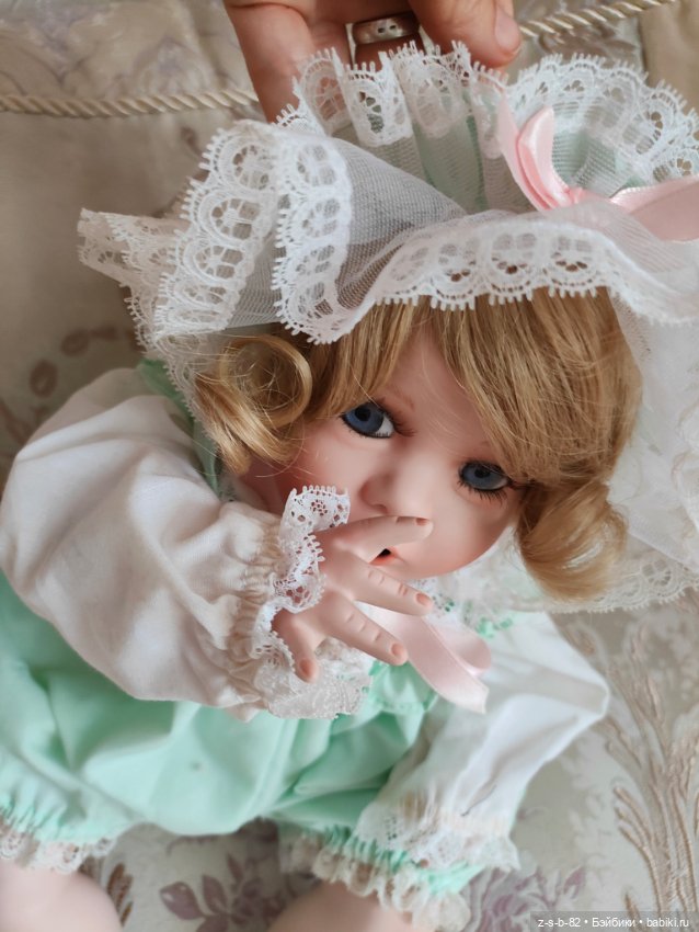 Коллекционная фарфоровая кукла от Hamilton Collection (фото 2)