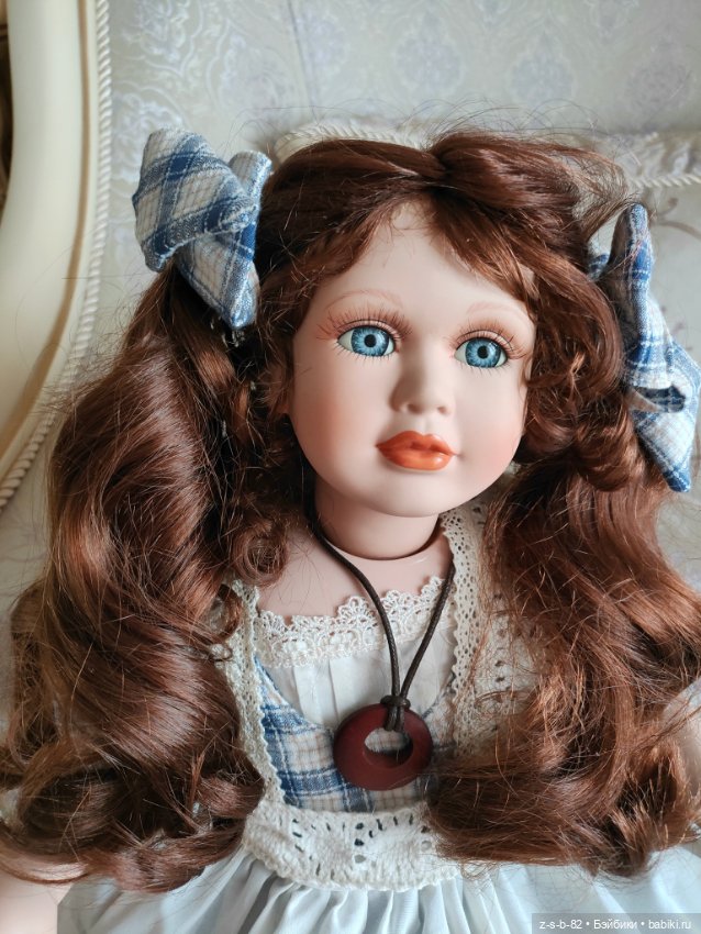 Очень яркая и красивая кукла (фото 7)
