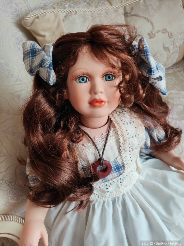 Очень яркая и красивая кукла (фото 6)