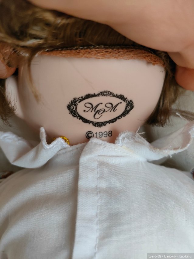 Красивая характерная фарфорка