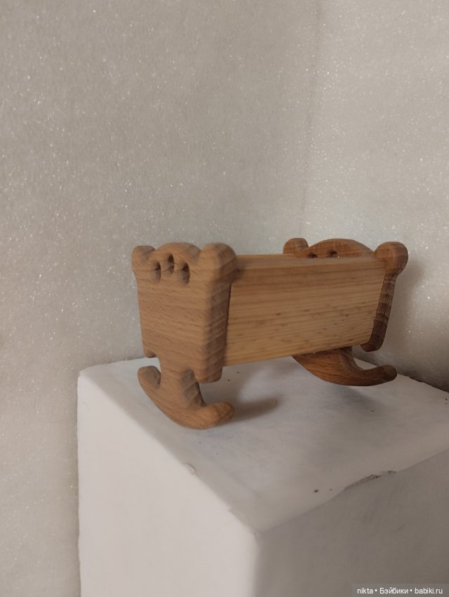 Люлька маленькая деревянная