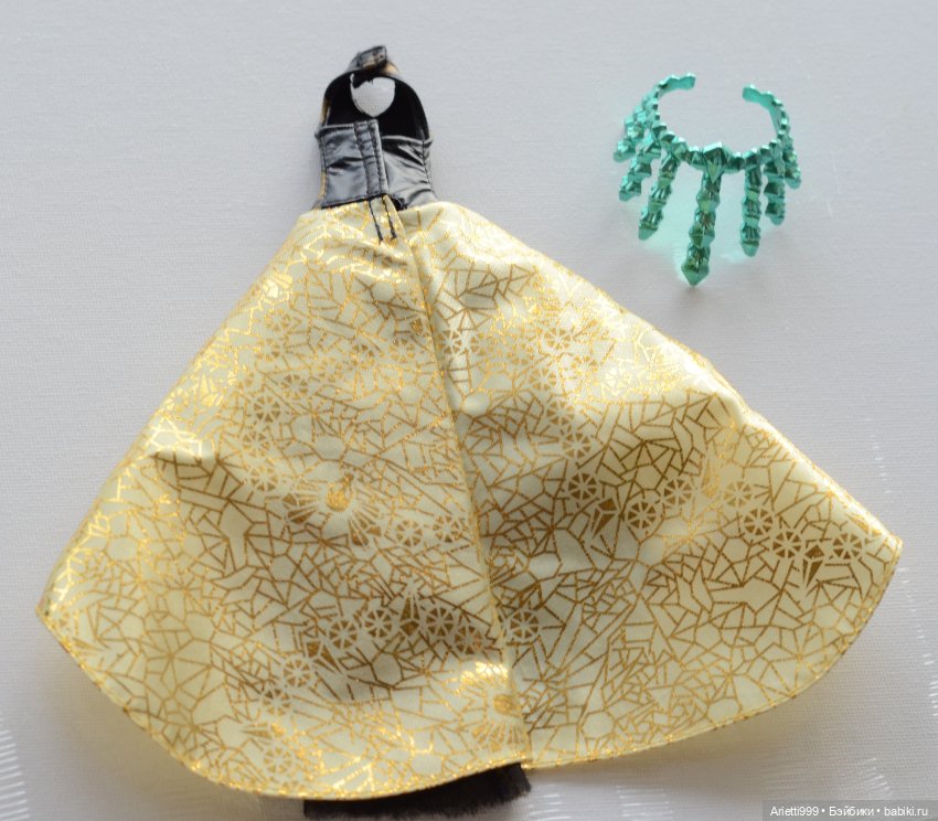 Платье с поясом от Мауседес Кинг (фото 2)