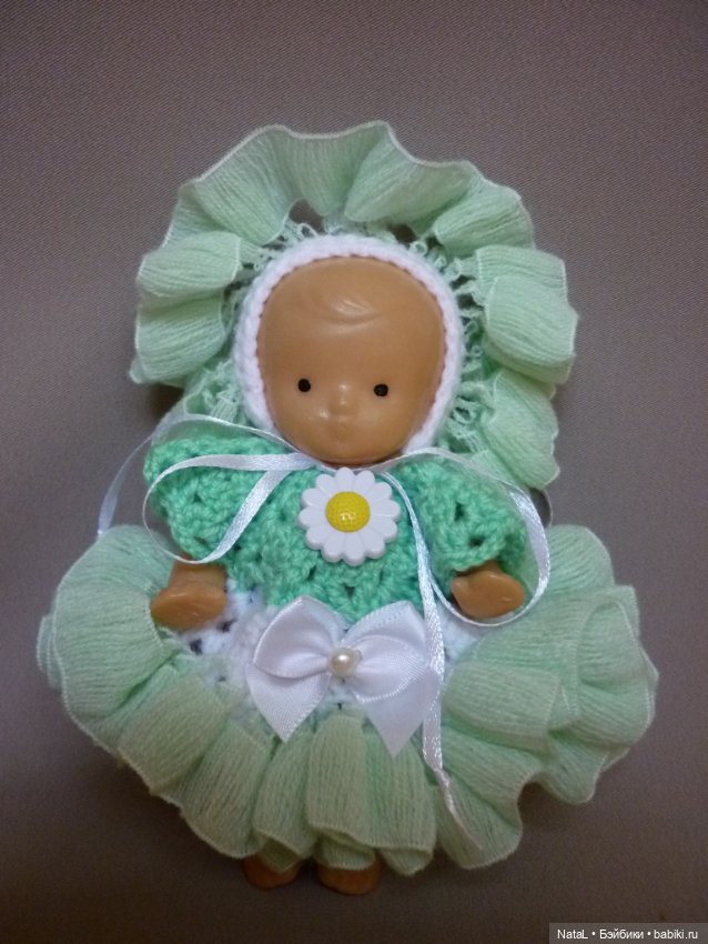 Вязаный костюм для пупсиков платье чепчик (фото 2)