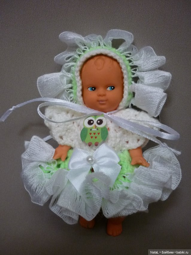 Вязаный костюм для пупсиков платье чепчик (фото 6)