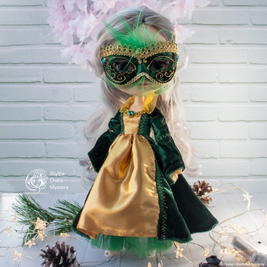 Карнавальное платье с маской для куклы Блайз