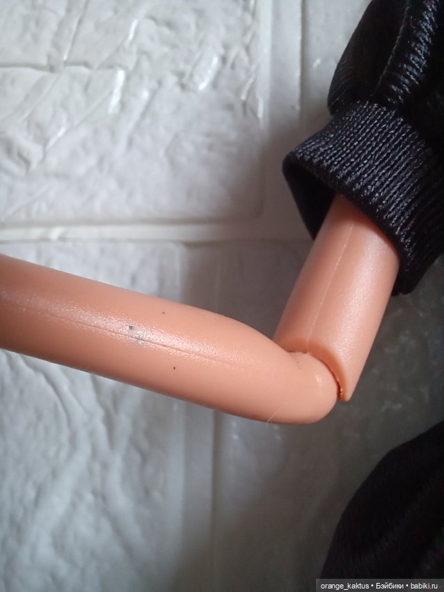 Тело аналоговой куклы в аутфите Уэнсдей (фото 4)