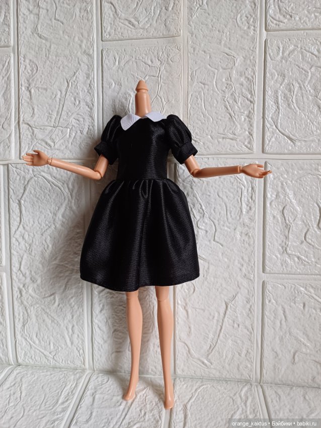 Тело аналоговой куклы в аутфите Уэнсдей