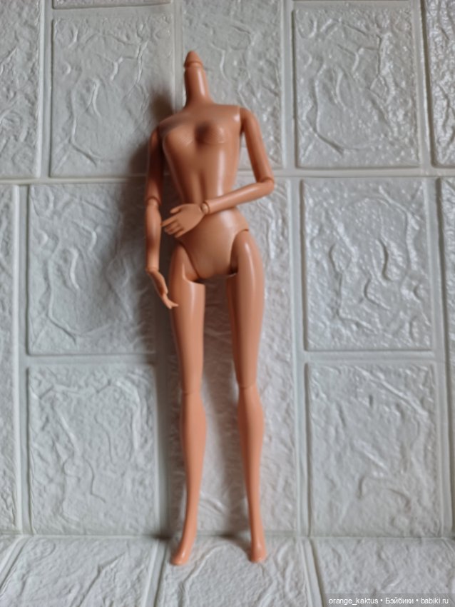 Тело аналоговой куклы в аутфите Уэнсдей (фото 3)