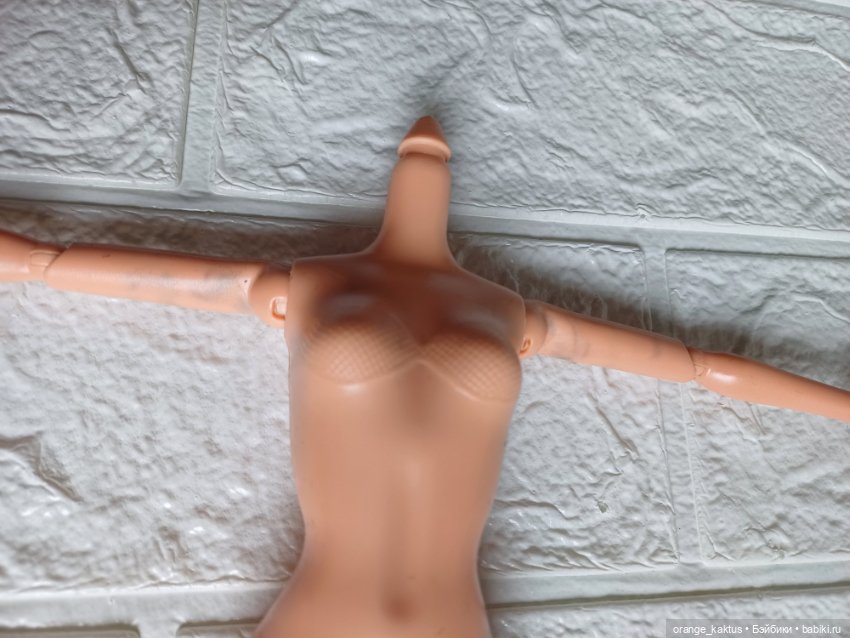 Тело аналоговой куклы в аутфите Уэнсдей (фото 5)