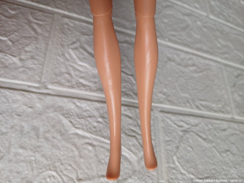 Тело аналоговой куклы в аутфите Уэнсдей (фото 7)