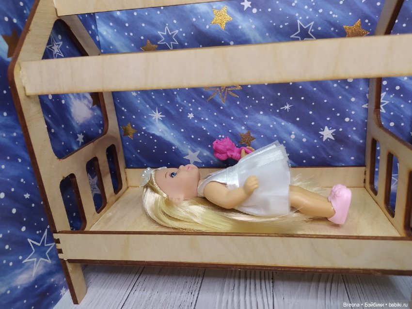 Кровать домик из фанеры — Кукольная мебель (фото 5)