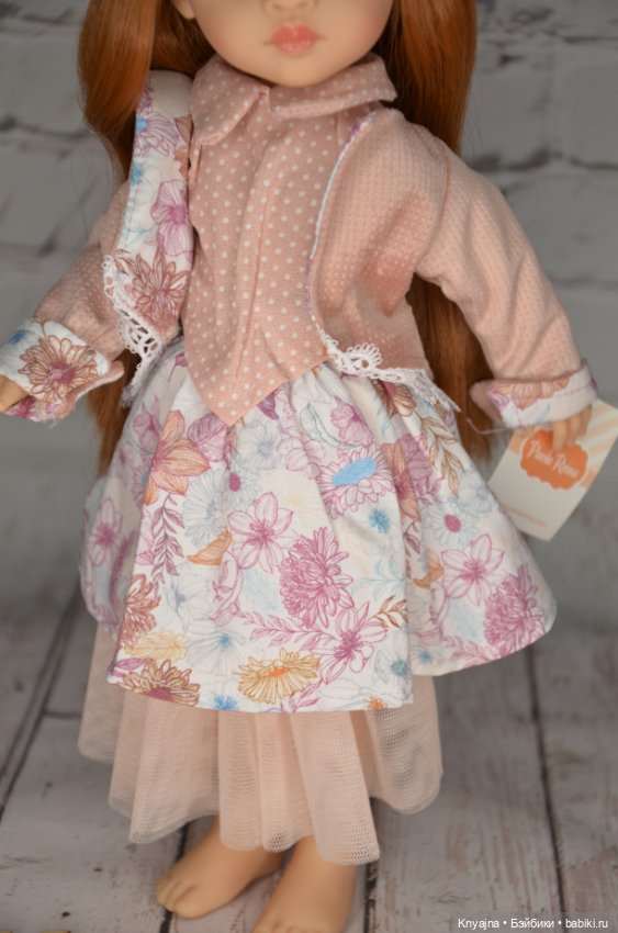 Новый аутфит Паола Рейна Карен без обуви (фото 2)