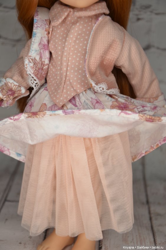 Новый аутфит Паола Рейна Карен без обуви (фото 3)