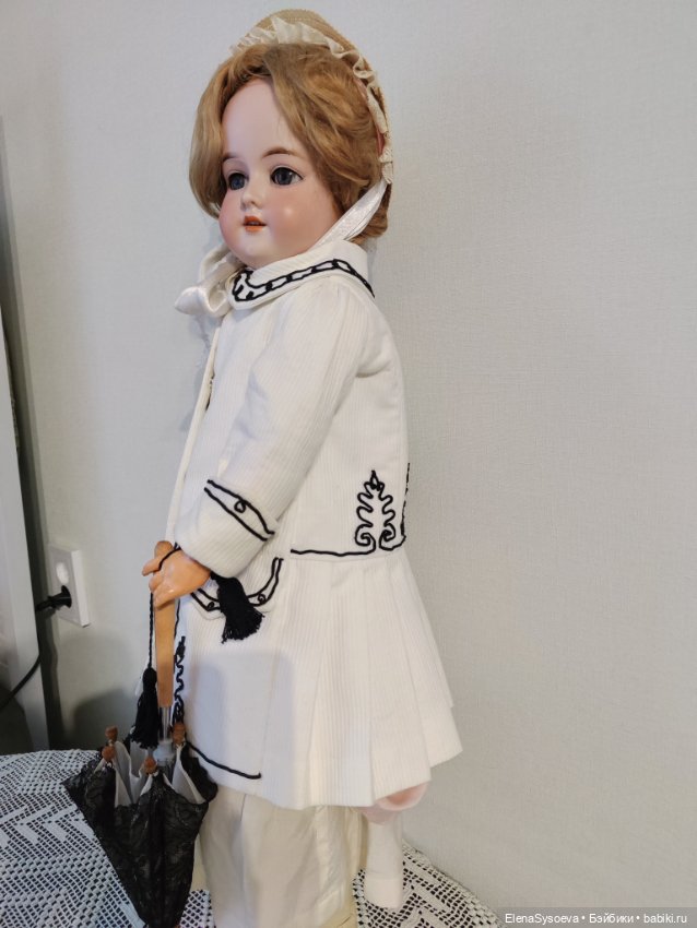 Пальто с отделкой сутажем для антикварной куклы (фото 2)