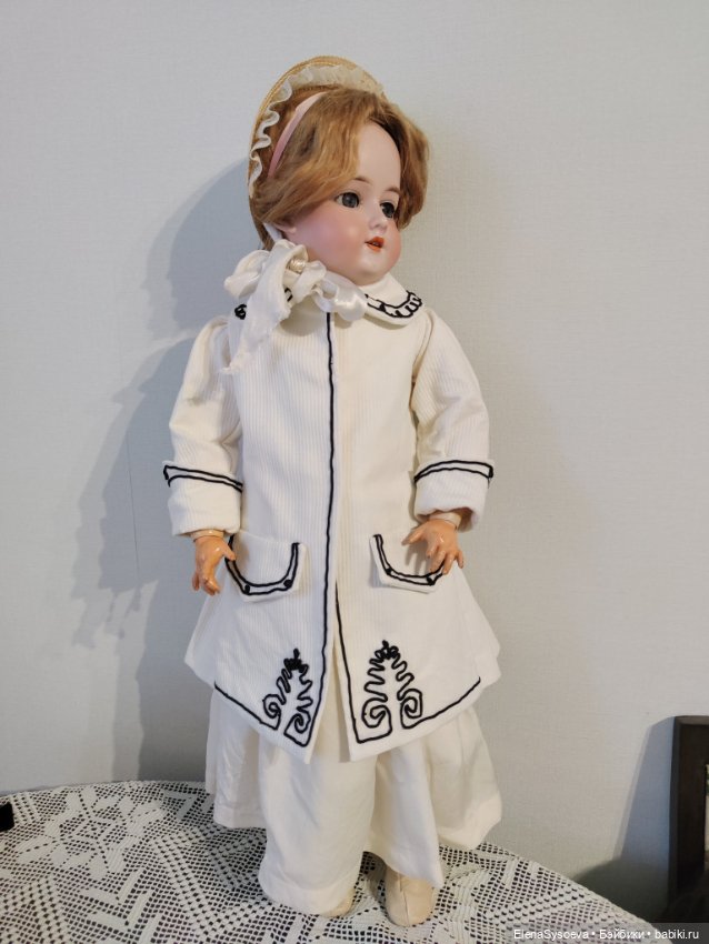 Пальто с отделкой сутажем для антикварной куклы (фото 4)