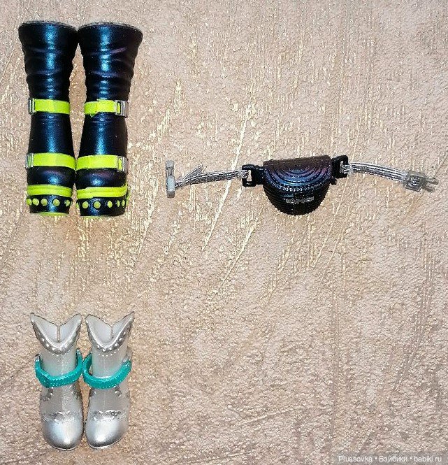 Куклы LOL OMG с подставками и аксессуарами. Обувь (фото 4)