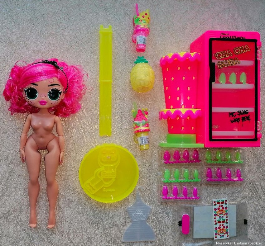 Куклы LOL OMG с подставками и аксессуарами. Обувь (фото 2)