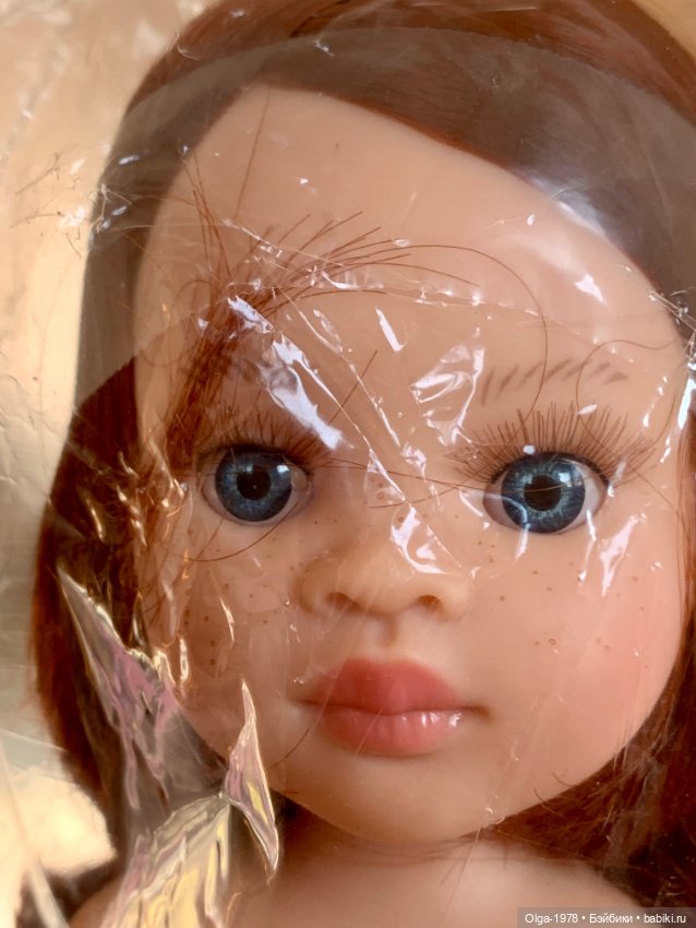 Белокожая Кэрол Нора каштановые волосы (фото 3)