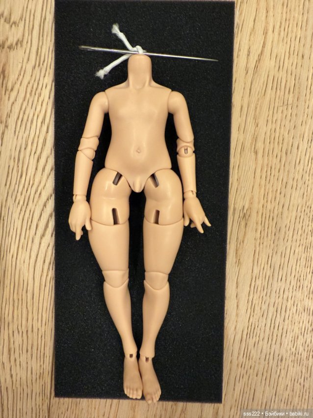 Тело мальчика Noise Jacoosun в тане (фото 2)