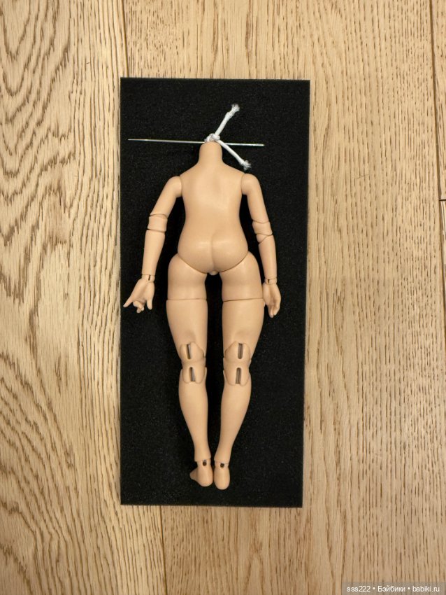 Тело мальчика Noise Jacoosun в тане (фото 3)