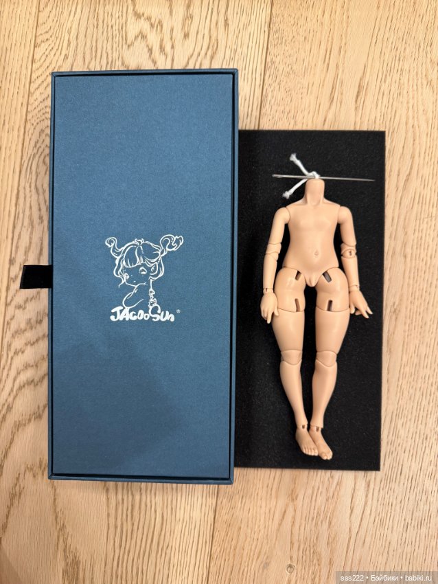 Тело мальчика Noise Jacoosun в тане