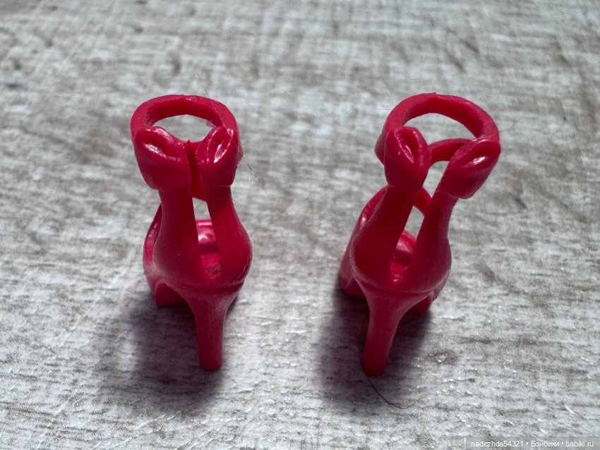 Аутфит Барби Праздничная 2022 Шатенка (3) (фото 8)