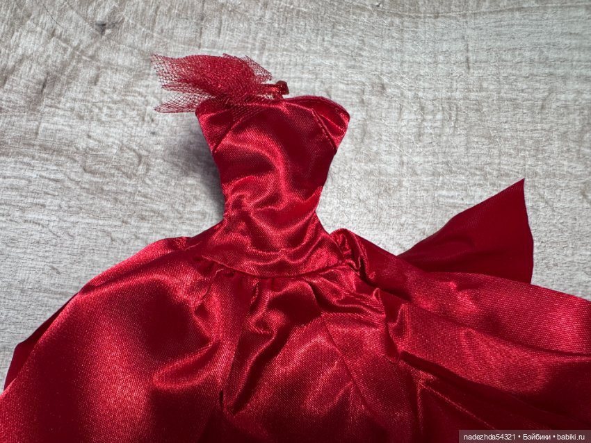 Аутфит Барби Праздничная 2022 Шатенка (3) (фото 3)