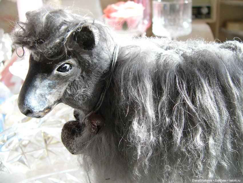 Овечка на платформе в компаньоны к куклам (фото 4)