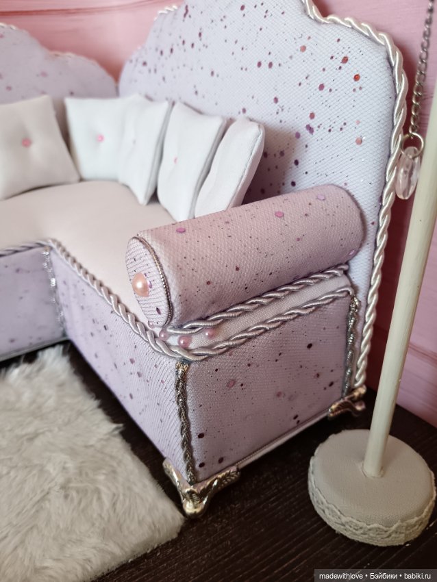 Угловой диванчик — Кукольная мебель (фото 3)