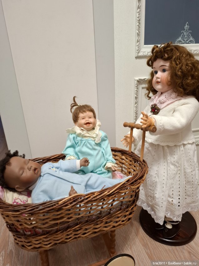 Антикварная коляска из лозы (фото 3)