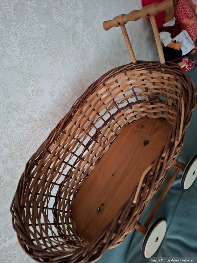 Антикварная коляска из лозы (фото 6)