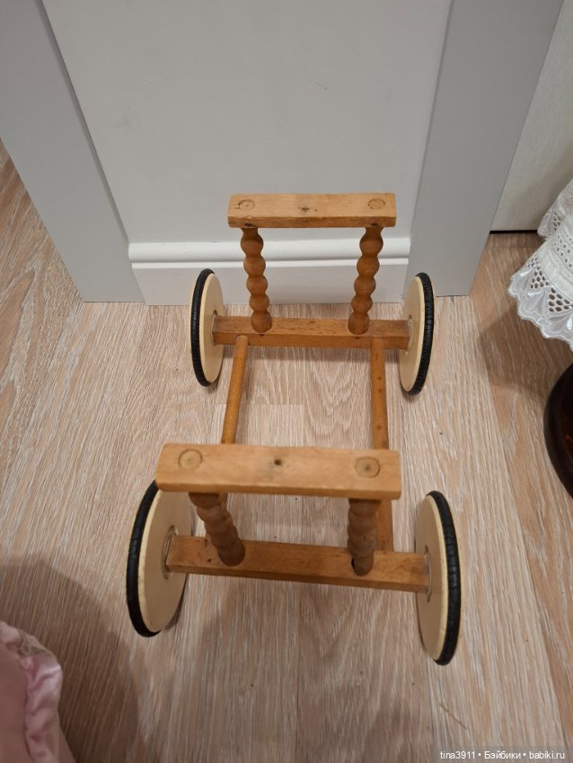 Антикварная коляска из лозы (фото 7)