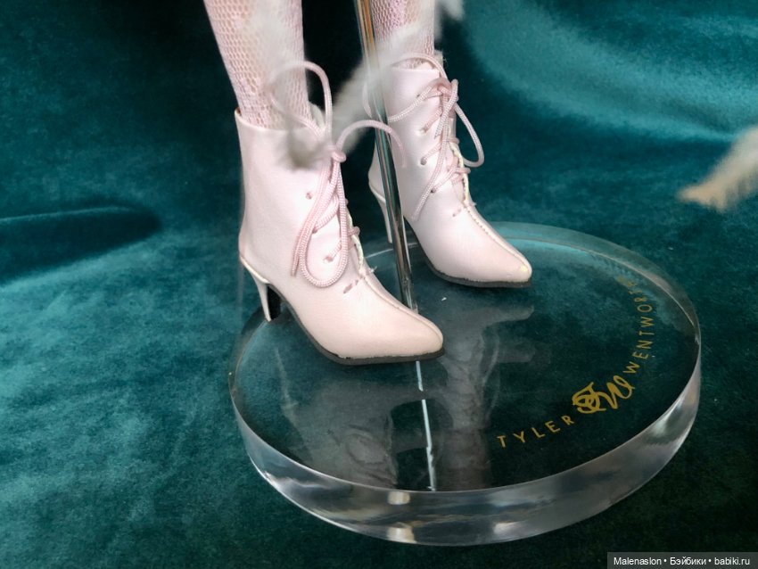 Robert Tonner Doll Devereaux Sisters