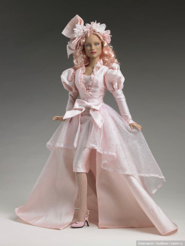 Tonner doll Ambassador in Pink Glinda