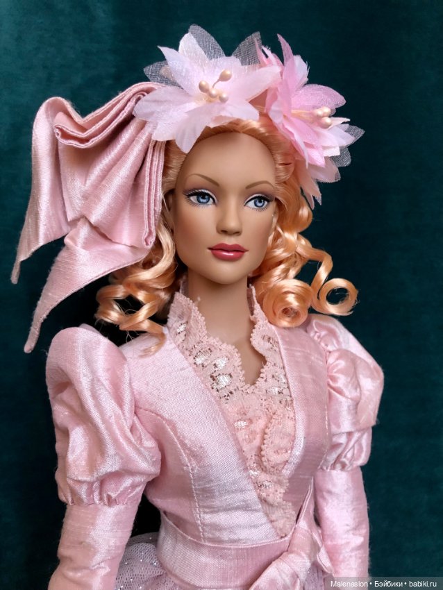 Tonner doll Ambassador in Pink Glinda