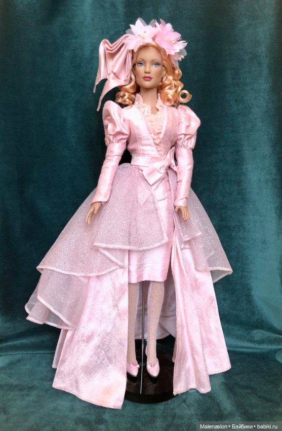 Tonner doll Ambassador in Pink Glinda