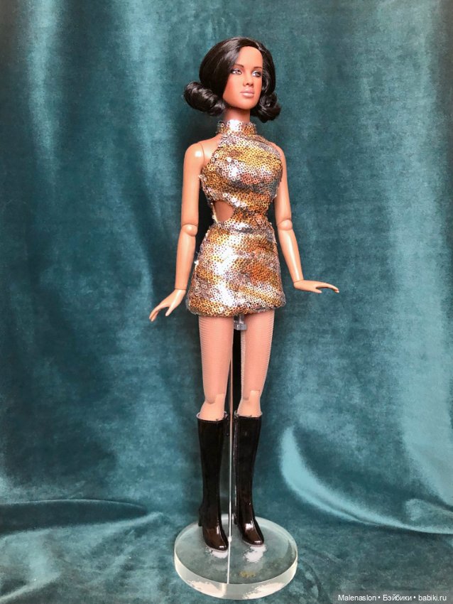 Robert Tonner Friday Foster (фото 4)