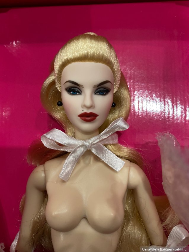 Integrity Toys Jolie Kiss You in Paris (2016)