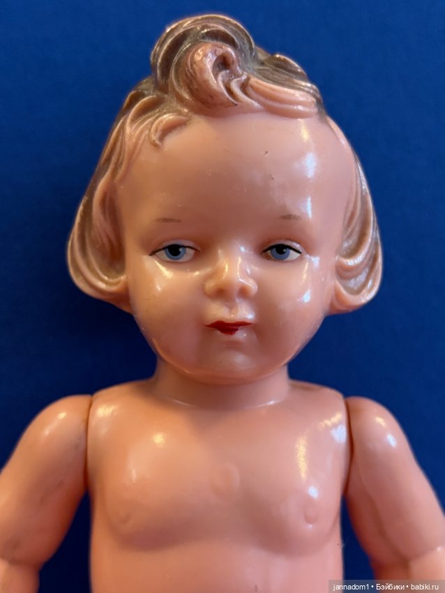 Очаровательная куколка с голубыми глазками Milon Gehler с рельефными волосами, высота 22 см (фото 2)